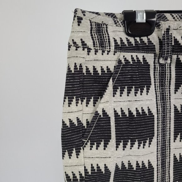 AEO Black & White Midi Stretch Shorts Size 12 - Picture 3 of 6
